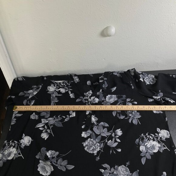 Torrid Harper Plus Size 3x Black Floral Print Roll Tab Sleeve Tunic Blouse Top - Picture 8 of 11